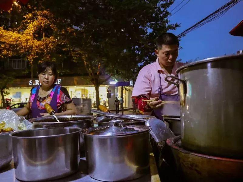 A股回调带动券商加班缓解与小巷独特小店探秘