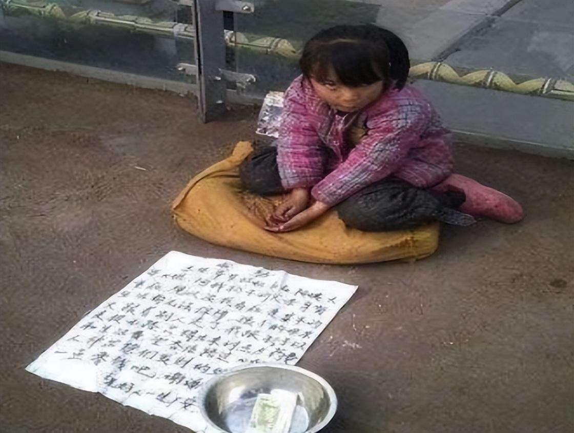 被拐女孩坟前悲痛发誓，坚决讨回公道