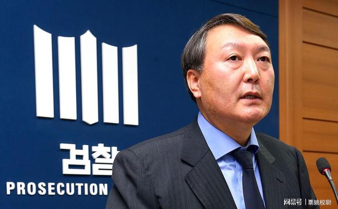 韩国民调揭示，尹锡悦不支持率超70%，背后的日常故事与民众温暖陪伴