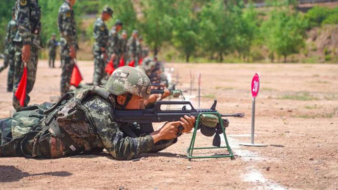 新学员首次实弹射击考核现场及技能学习指南