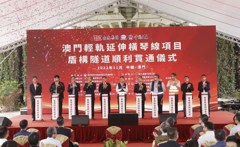 澳门精准四肖期期中特公开,卓越解答解释执行_协作款82.906