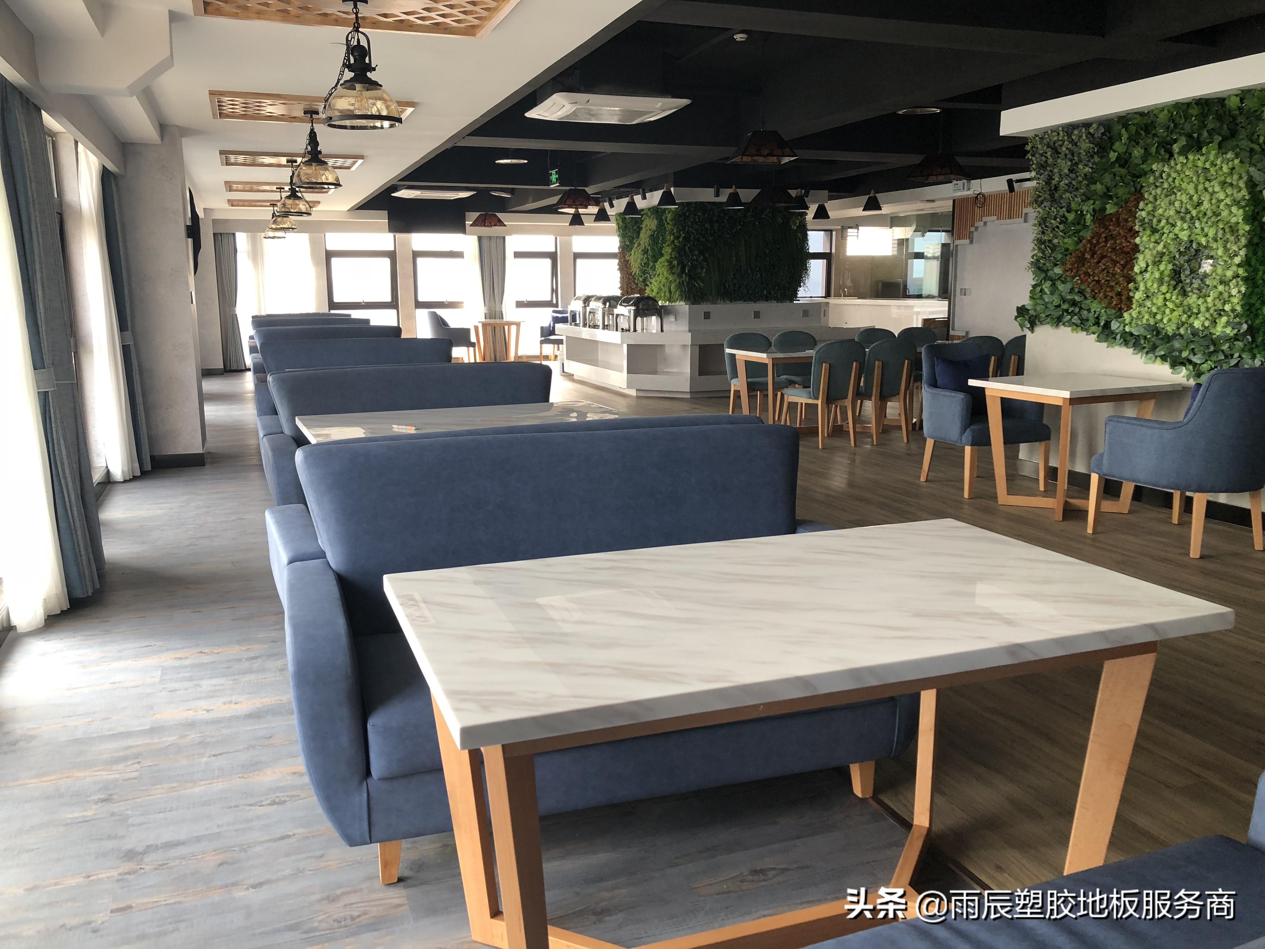 地板十大品牌最新排名及小巷中的独特风景与隐藏之宝探索