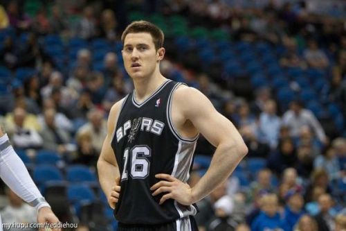 前NBA球星阿隆·贝恩斯宣布退役，篮球界的遗憾与未来展望