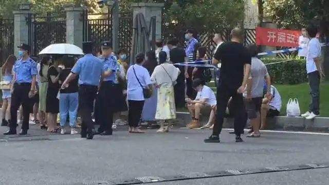 重庆姐弟坠楼案孩子生母卖甜品，重建生活，希望再生