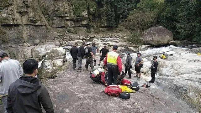 官方回应小伙旅游坠亡获赔70万事件揭秘，赔偿金额与旅游安全指南初解读