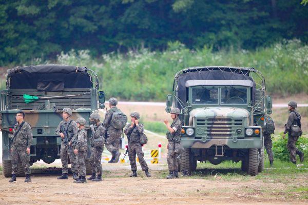 朝鲜炸毁朝韩间道路引发紧张局势，韩军启用智能警戒系统应对挑战