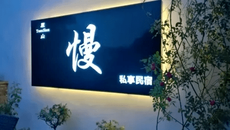 邓超最新动态揭秘，小巷特色小店的独特魅力与隐藏宝藏