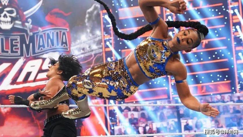 WWE最新热血激战视频，激动人心的战斗场面不容错过