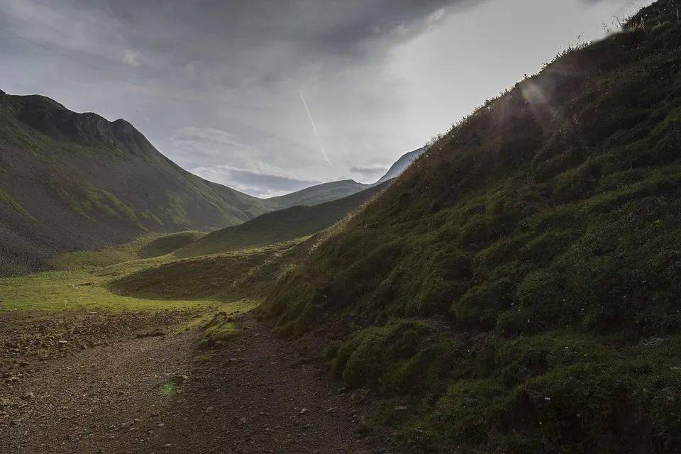 电影与自然美景，心灵之旅，探寻内心宁静绿洲——电影玉蒲团在线观看