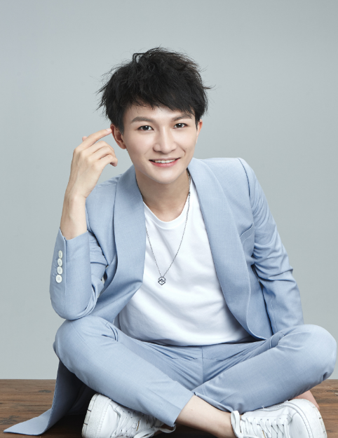 张希，光影世界的璀璨之星，演员之路的闪耀之旅